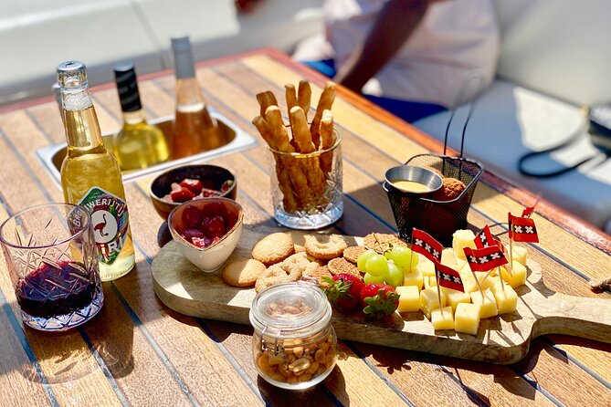 Amsterdam Small-Group Canal Cruise Including Snacks and Drinks - Accessibility and Logistical Considerations