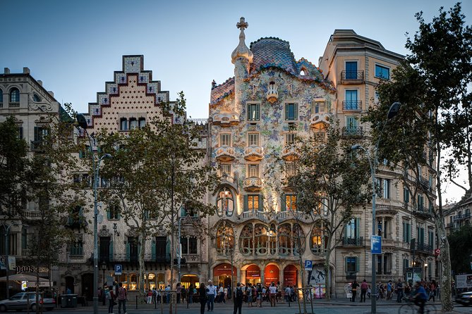 Barcelona in 1 Day: Sagrada Familia, Park Guell,Old Town & Pickup - Inclusions and Exclusions