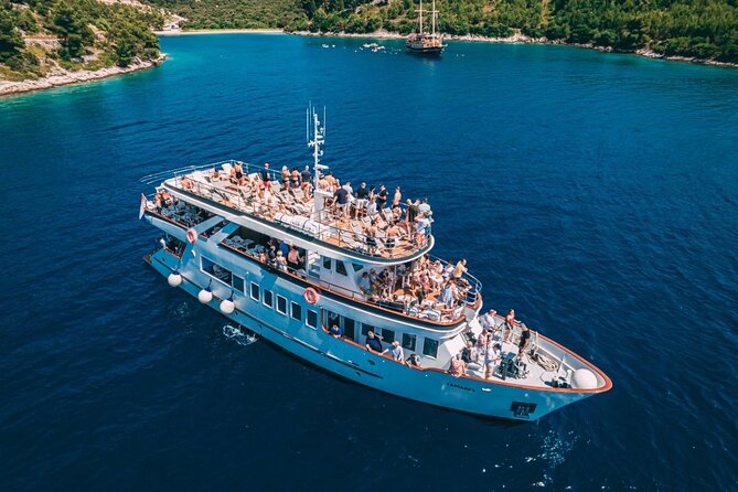 Blue Lagoon, Shipwreck & Maslinica From Split With LUNCH & DRINKS - Cancellation and Customization Policies