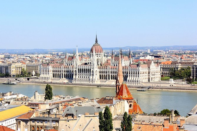 Budapest All in One Walking Tour With Strudel Stop - Admiring the Danube Promenade and Gellert Hill