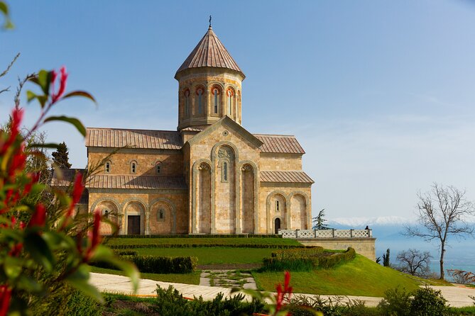 Day Trip to Kakheti Wine Region Including Seven Wine Tastings - Discovering the Historic Town of Sighnaghi