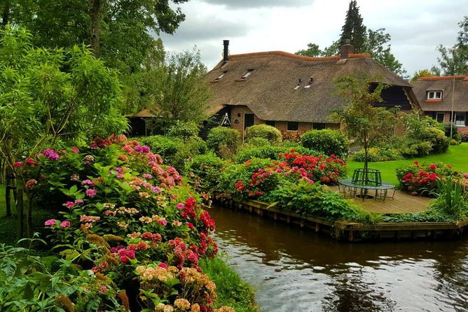 Giethoorn and Zaanse Schans Windmills Day Trip From Amsterdam - Discovering the Picturesque Giethoorn