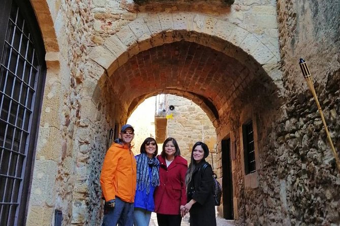 Girona & Dali Museum Small Group Tour With Pick-Up From Barcelona - Gironas Old Town Exploration