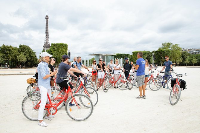 Highlights of Paris Bike Tour With a Local Guide - Private Tour Upgrade for a Personalized Experience