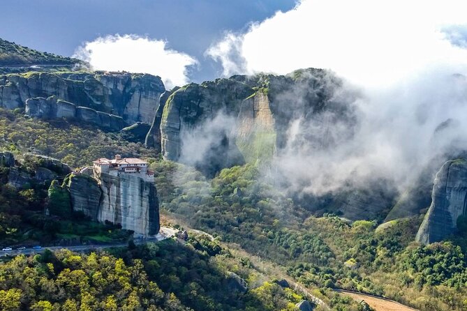 Meteora Panoramic Morning Small Group Tour With Local Guide - Panoramic Views From the Cliff-Tops