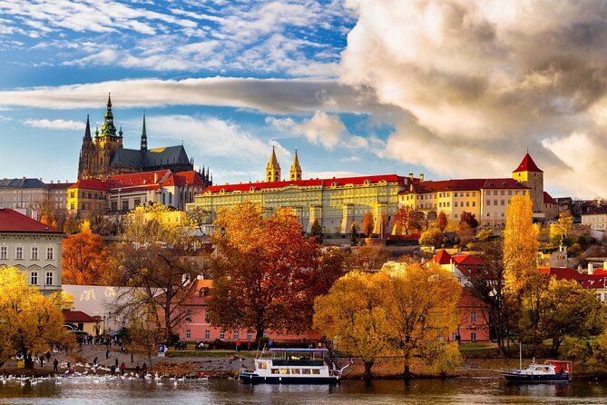 Prague Guided Walking Tour and Cruise With Authentic Czech Lunch - Food and Refreshments