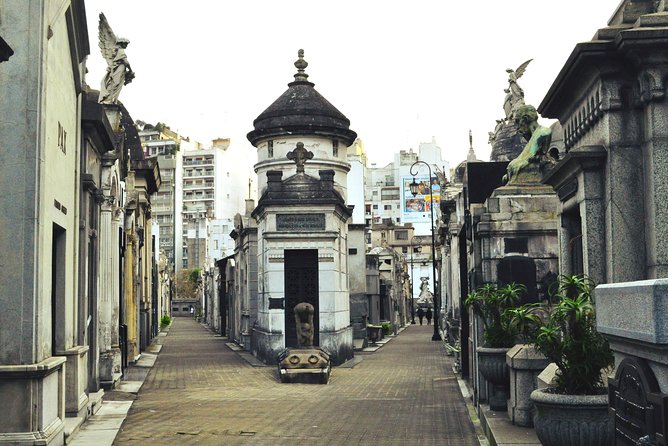 Recoleta Cemetery Tour in English - Captivating Stories and Legends