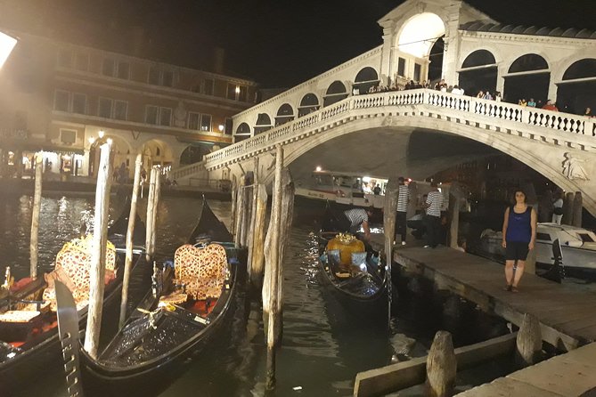 Rialto Market Food and Wine Lunchtime Tour of Venice - Navigating the Tour With Knowledgeable Guides