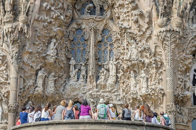 Sagrada Familia Guided Tour With Skip the Line Ticket - What to Expect on the Tour