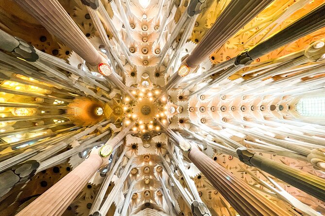 Sagrada Familia Small Group Guided Tour With Skip the Line Ticket - Praise for Knowledgeable and Engaging Tour Guides