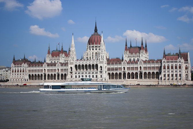 Budapest Danube Sightseeing Cruise With Drink and Audio Guide - Exploring Margaret Island