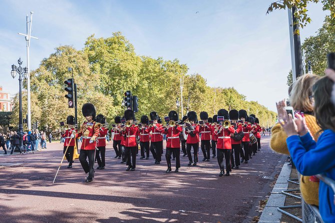 Changing of the Guard Guided Walking Tour in London - What to Expect During the Tour