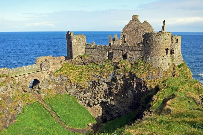 Dublin to Belfast (Black Cab), Dunluce Castle & Giants Causeway. - Visiting the Iconic Dunluce Castle