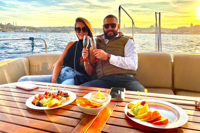 Istanbul Sunset Luxury Yacht Cruise With Snacks and Live Guide - Passenger Capacity and Comfort