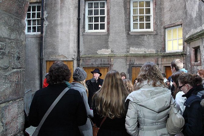 Royal Mile Small Group Walking Tour - Optional Edinburgh Castle - Exploring Medieval and Modern Edinburgh