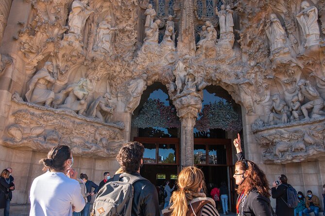 Sagrada Familia Small Group Guided Tour With Skip the Line Ticket - Traveler Reviews and Recommendations