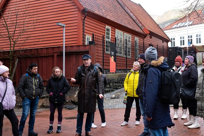 Walking Tour in Bergen of the Past and Present - Experiencing the Outdoor Tours Highlights