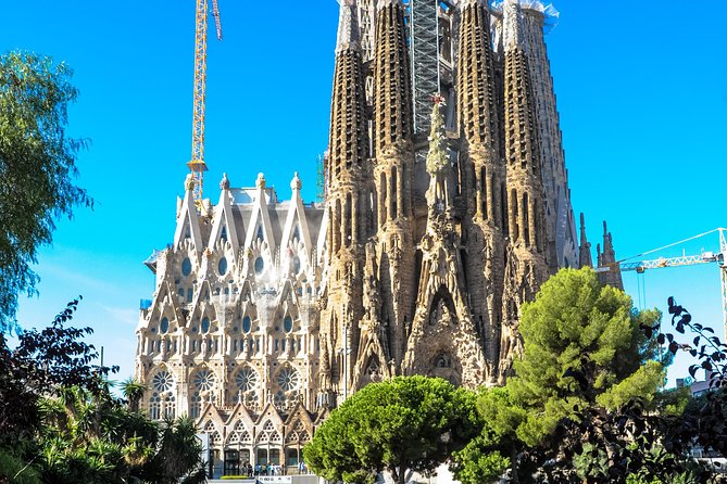 Best of Barcelona and Sagrada Familia Tour With Priority Access - Tour Itinerary