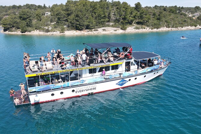 Blue Lagoon, Shipwreck & ŠOlta Cruise With Lunch & Unlimited Drinks From Split - Tour Capacity and Group Size