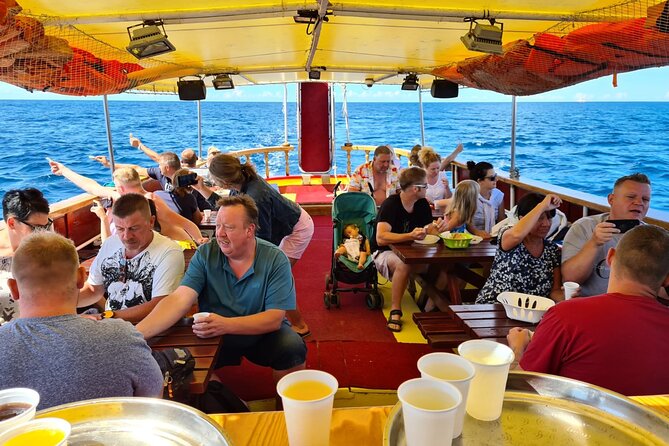 Medulin - Kamenjak Boat Tour With Lunch and Drinks on Sandra Boat - Meeting Point and Accessibility