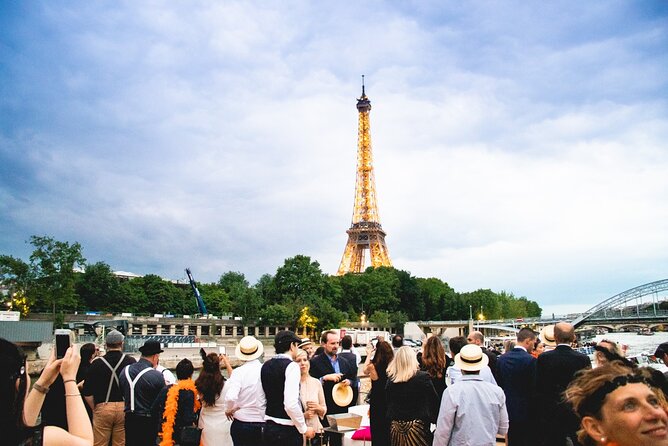 Paris Gourmet Dinner Seine River Cruise With Singer and DJ Set - Overview and Experience