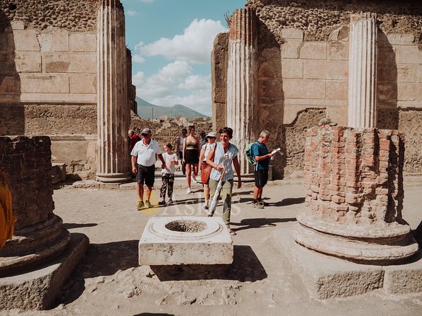 Pompeii Small Group Tour With an Archaeologist - Recommended Attire and Accessories