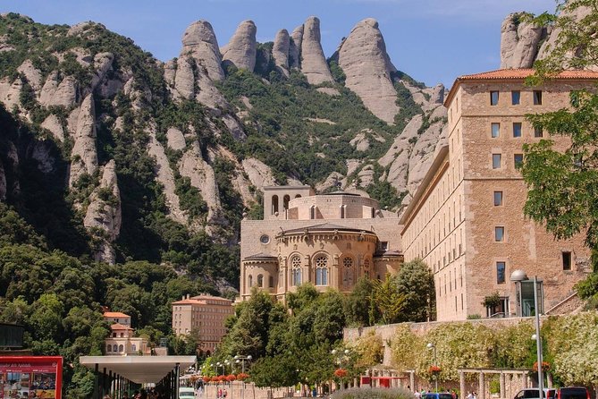 Sagrada Familia & Montserrat Small Group Tour With Hotel Pick-Up - Discovering the Gothic Quarter