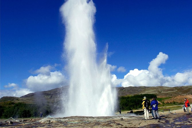 The Golden Circle Guided Bus Tour From Reykjavik - Experiencing the Geysir Geothermal Area