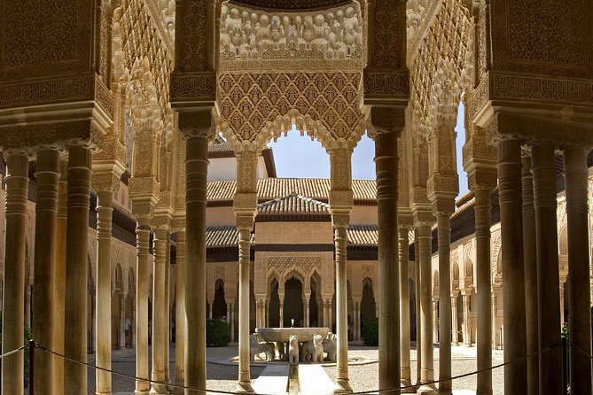 Alhambra Private/Small Group Tour & Nasrid Palaces Skip the Line - Key Points