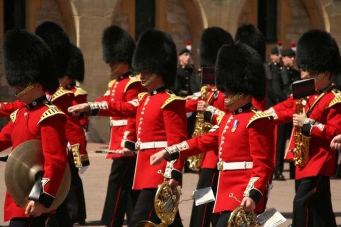 Changing of the Guard Guided Walking Tour in London - Key Points