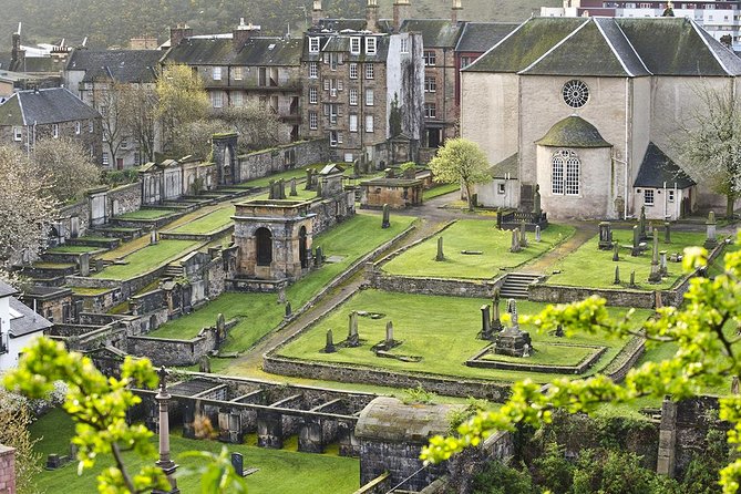 Edinburgh Darkside Walking Tour: Mysteries, Murder and Legends - The Royal Mile