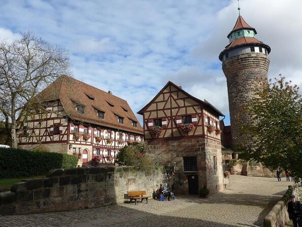 Medieval Tour in Nuremberg in Spanish - Key Points