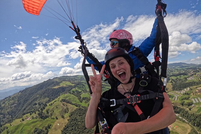 Paragliding in Medellín BlueSky. - Key Points