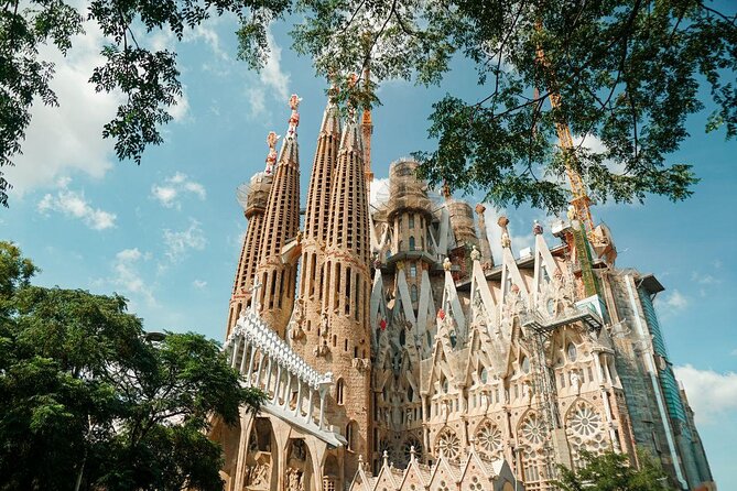 Sagrada Familia, Park Guell & Walking Private Tour With Tapas - Key Points