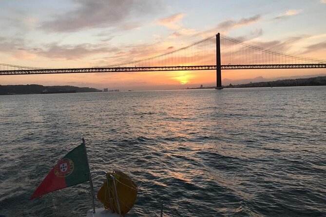 Sailboat Sunset Group Tour in Lisbon With Welcome Drink - Tour Overview