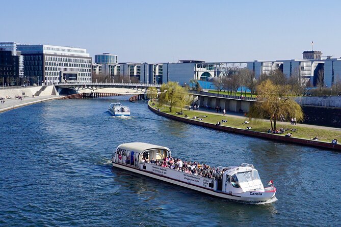 1-Hour River Cruise With Tour Guide. Bilingual (Ger/Engl) - Panoramic Views and Landmarks