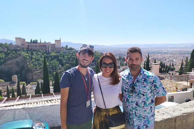 Alhambra With Nazaries Palaces Private Tour - The Enchanting Generalife Gardens