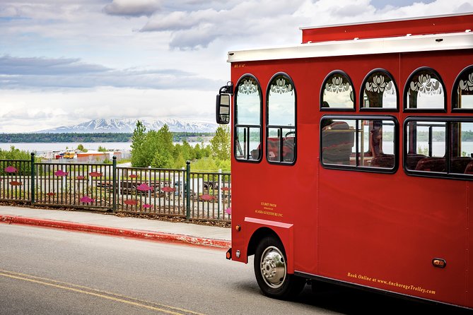 Anchorage Trolley Tour - Guides and Commentary