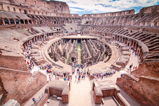 Ancient Rome Guided Tour: Colosseum, Forum and Palatine - Encountering the Colosseum