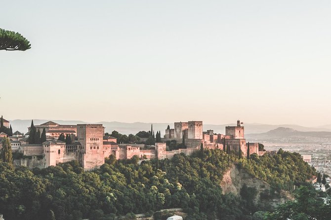 Golden Hour in Granada: Sunset Walking Tour With Play Granada - Exploring the Albayzin and Sacromonte Neighborhoods