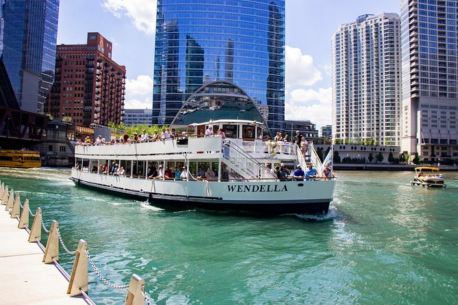 Chicago River 90-Minute Architecture Tour - Guide Expertise and Narration