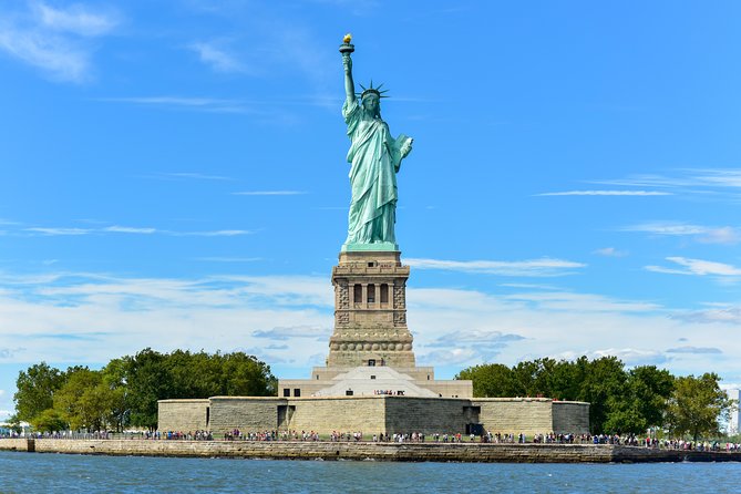 Circle Line: New York City Landmarks Cruise - Onboard Amenities and Accessibility