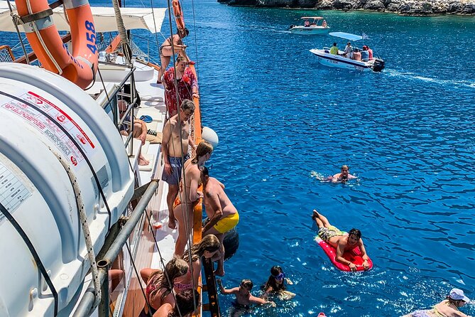 Rhodes Day Cruise (With Lunch & Unlimited Drinks) 5,5 Hours - Vessel and Amenities