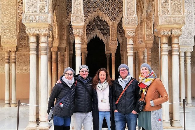 Alhambra Highlights Private Tour With Nazaries Palaces - Experiencing the Alhambras Architectural Wonders