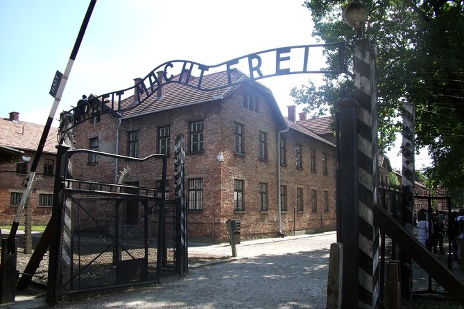 Auschwitz Birkenau Museum and Salt Mine All Inclusive DAY TRIP With Local Guides - Getting to Auschwitz-Birkenau