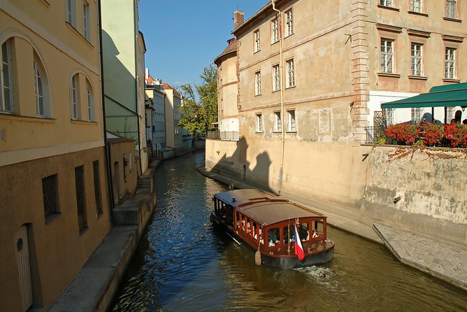 Best of Prague Private Walking Tour (Left and Right Riverbank) - Customer Feedback and Guide Performance