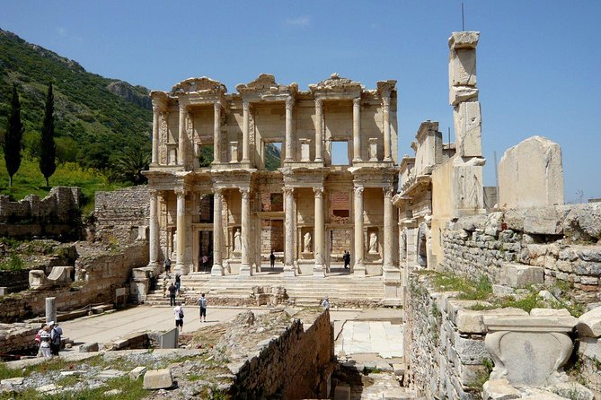 Ephesus Tour With Virgin Mary From Izmir All Inclusive - Indulging in a Delectable Turkish Buffet Lunch