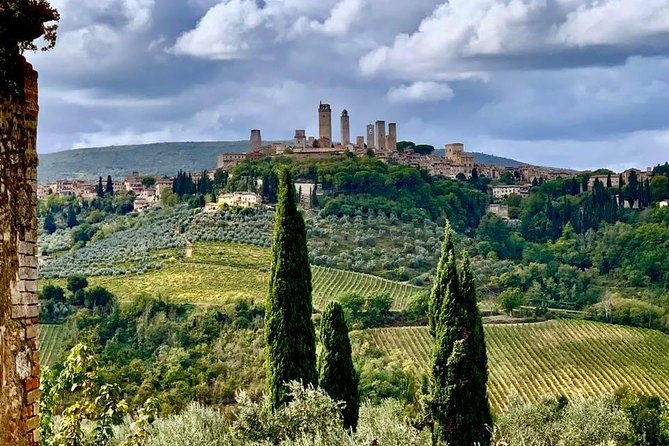 Horseback Ride in S.Gimignano With Tuscan Lunch Chianti Tasting - Enjoying the Chianti Winery Lunch and Tasting