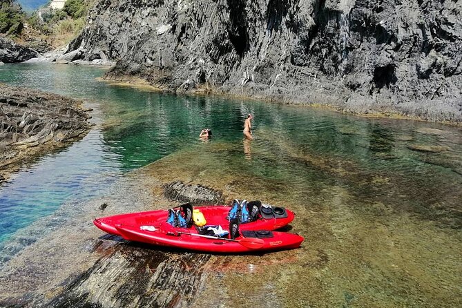 Kayak Experience With Carnassa Tour in Cinque Terre + Snorkeling - Kayaking Along the Coastline