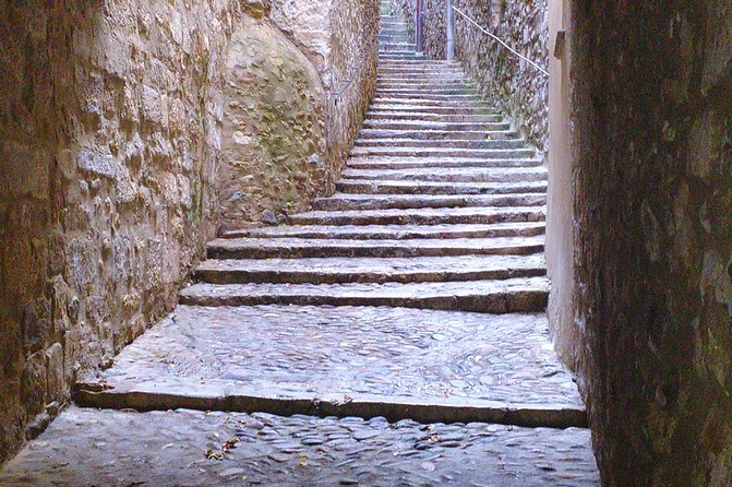 Half-Day Game of Thrones Walking Tour in Girona With a Guide - Discover Filming Locations